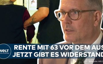 Arbeitsminister Alexander Schweitzer spricht zur Rente mit 63 vor Mikrofonen im Bundestag
