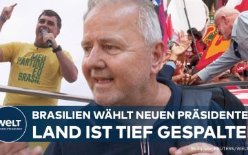 Wahlplakate von Lula da Silva und Flavio Bolsonaro zur Brasilien-Wahl 2026 in einer brasilianischen Stadt