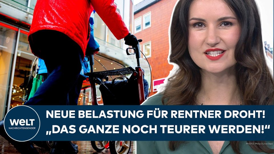Älteres Ehepaar berechnet Rentner Beiträge für Kranken- und Pflegeversicherung am Küchentisch
