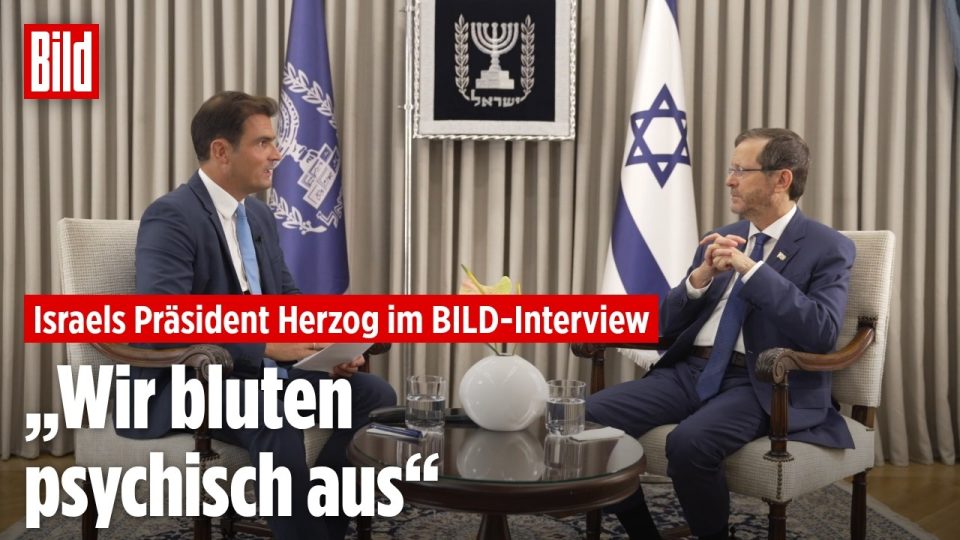 Israel Präsident Herzog – Israel-Präsident Jitzchak Herzog spricht in seinem Amtssitz in Jerusalem über Terrorbedrohung und …