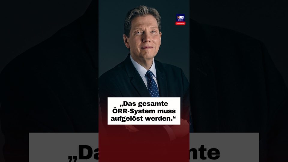 ÖRR abschaffen – Mikrofon vor einem ARD- und ZDF-Logo – Debatte über das Abschaffen des ÖRR in Deutschland