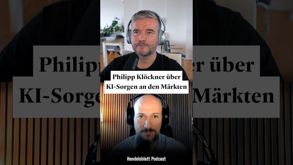 Tech-Investor analysiert KI-Profitabilität und Marktrisiken im Chipsektor an einem Computerbildschirm