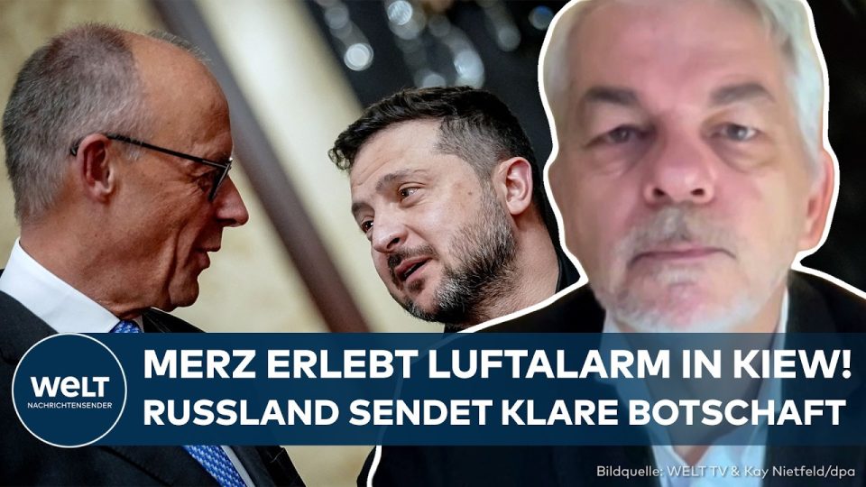 Merz-Besuch Kiew – Bundeskanzler Friedrich Merz bei seinem Besuch in Kiew während des Ukraine-Kriegs, im Hintergrund Zeichen…