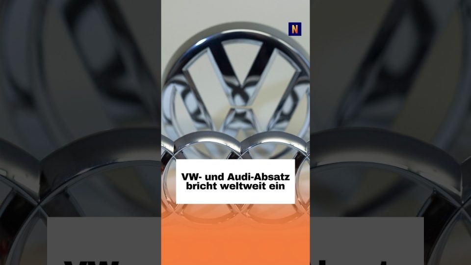 Audi- und VW-Fahrzeuge auf einem Werksgelände – VW-Absatz bricht im dritten Quartal weltweit ein