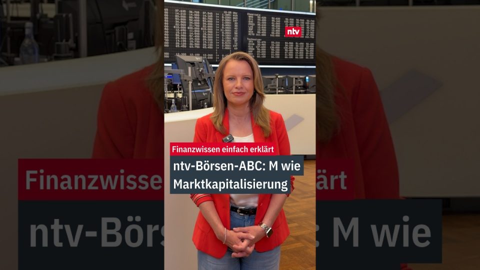 Börsenhändler vor Kursanzeigen – Marktkapitalisierung als Maßstab für Unternehmensgröße