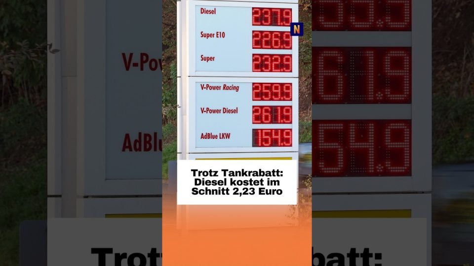 Autofahrer tankt Super an einer deutschen Tankstelle – Spritpreise 2026 auf Rekordniveau trotz Steuersenkung