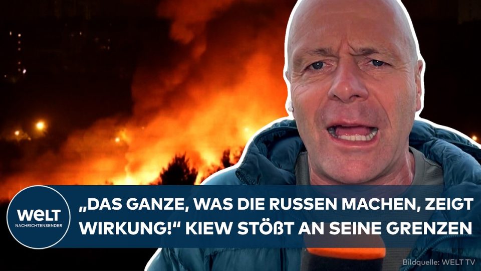 Nächtlicher Blick auf Kiew mit Feuerschein nach russischen Drohnenangriffen auf den Kiew Dauerbeschuss