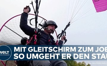 Jake Hatzler startet mit motorisiertem Gleitschirm als Gleitschirm Pendler in Colorado zur Arbeit