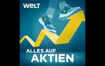Symbolbild Altersvorsorgedepot – Taschenrechner und Münzstapel neben einem ETF-Depot auf einem Smartphone-Display