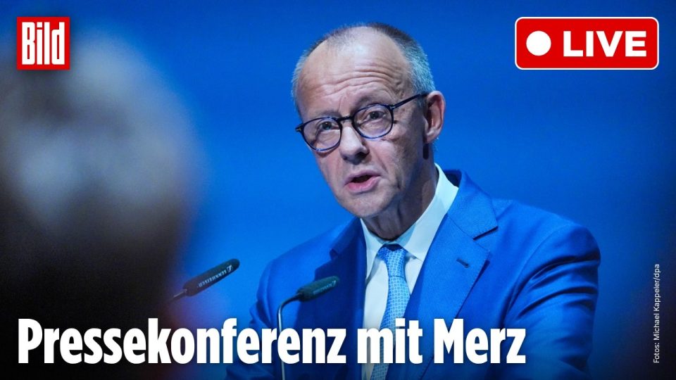 CDU-Klausur Merz – Bundeskanzler Friedrich Merz spricht nach der CDU-Klausur im Konrad-Adenauer-Haus vor Mikrofonen