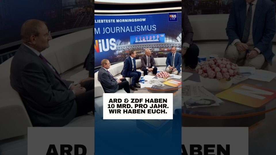 NIUS-Logo auf einem Bildschirm neben ARD- und ZDF-Logos, symbolisch für die NIUS Finanzierung als freiwilliges Gegenmodell