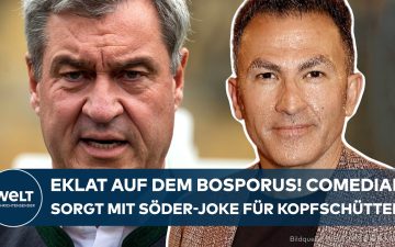 Comedian Fatih Çevikkollu bei einem Auftritt auf einer Bühne – sein Witz über Markus Söder sorgte für Kopfschütteln