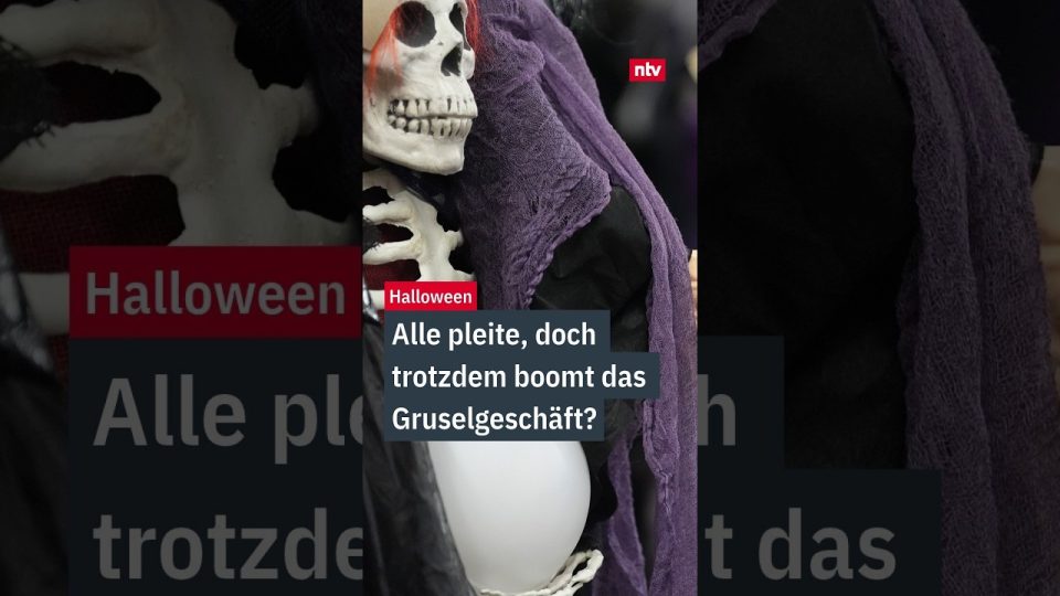 Bunte Halloween-Kostüme und Dekoartikel in einem Verkleidungsgeschäft – das Halloweengeschäft boomt trotz Inflation