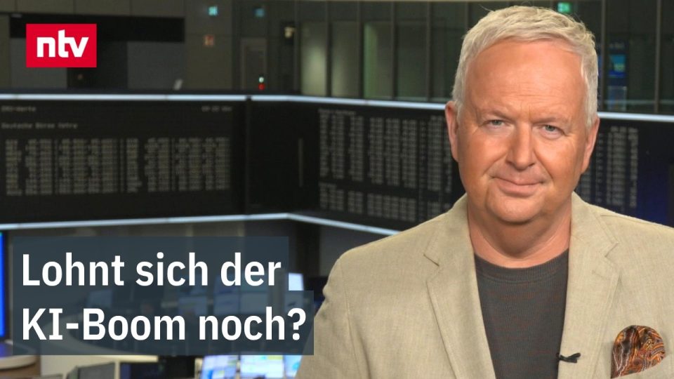 Nasdaq KI-Boom – Händler an der Nasdaq-Börse blickt auf fallende Kurse auf Bildschirmen – Zweifel am KI-Boom wachsen