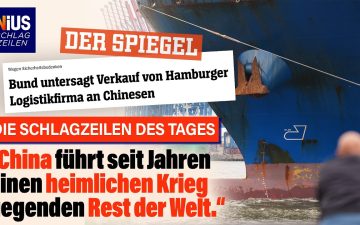 Containerhafen mit chinesischen Frachtschiffen – Symbol für den Wirtschaftskrieg China gegen europäische Infrastruktur