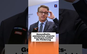 Symbolbild: Wissenschaftliche Dokumente und Stempel – Cochrane-Institut verliert staatliche Förderung