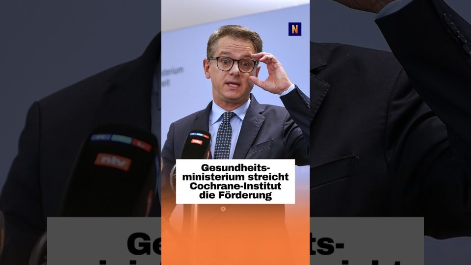 Symbolbild: Wissenschaftliche Dokumente und Stempel – Cochrane-Institut verliert staatliche Förderung