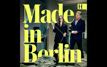 Taschenrechner und Steuererklärung auf einem Schreibtisch – Steuererhöhung in Deutschland 2027