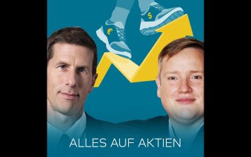 Börsenhändler beobachtet KI-Aktien-Charts auf mehreren Bildschirmen – KI-Blase im Fokus der Investoren