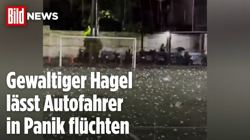 Hagel Paraguay – Tennisballgroße Hagelkörner nach dem Hagel-Unwetter in Paraguay auf einer beschädigten Autohaube