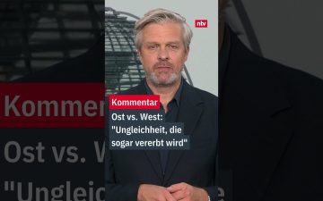 Ungleichheit Ost West – Straßenszene in einer sanierten ostdeutschen Altstadt – Symbol für die fortbestehende Ungleichheit z…