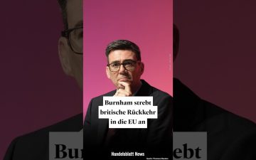 Brexit Rückkehr EU – Britischer Premier Andy Burnham spricht über Brexit Rückkehr in die EU vor europäischen Flaggen
