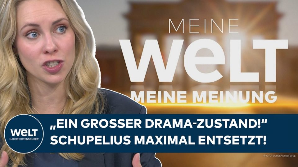 Aufgestapelte Akten und Euroscheine als Symbol für die hohen Asylkosten in Deutschland seit 2016