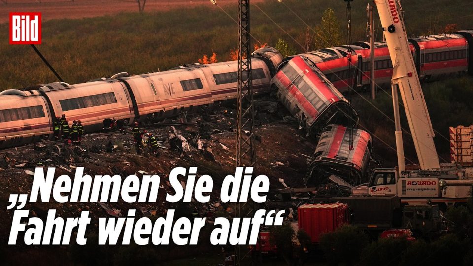 Zugunglück Spanien – Trümmer nach dem Zugunglück in Spanien, Rettungskräfte am Unfallort eines kollidierenden Schnellzugs