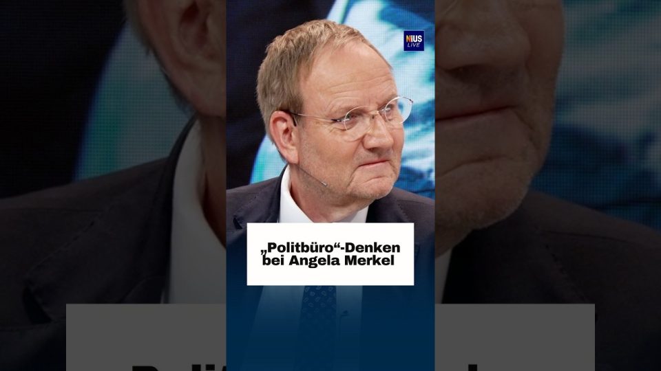 Politbüro-Denken Merkel – Angela Merkel am Rednerpult – Kritik an ihrem Volksverständnis und Politbüro-Denken