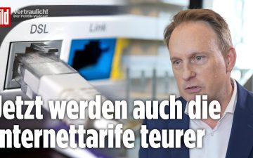 Frau schaut besorgt auf Smartphone und Laptop – Internettarif Preiserhöhung im Überblick