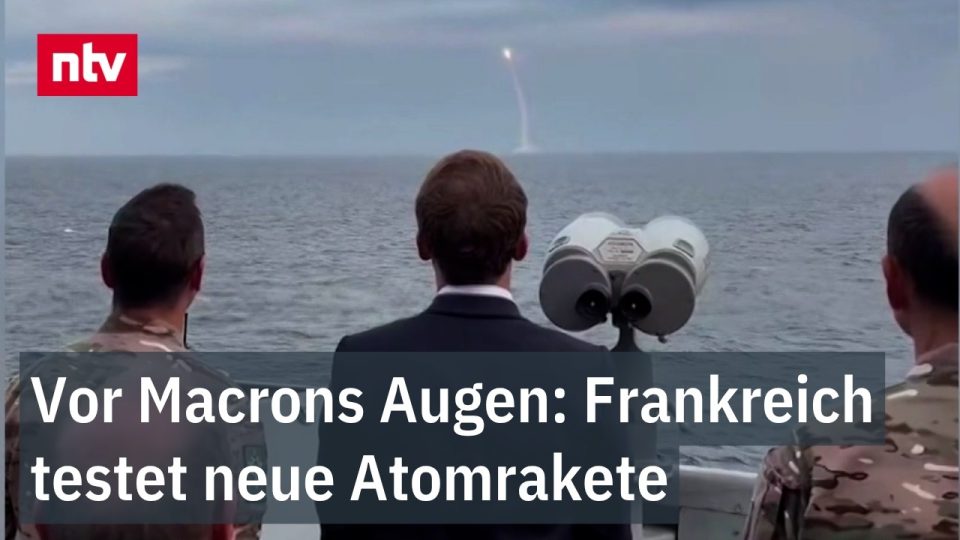 Abschuss einer Atomrakete M51 von einem französischen U-Boot vor der Küste der Bretagne