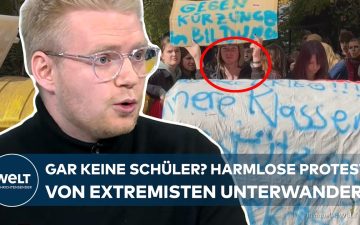 Schülerinnen und Schüler bei einem Protest vor einem Berliner Gymnasium, im Hintergrund Palästinaflaggen – Schülerproteste B…