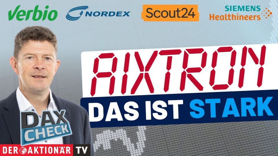 DAX-Kurstafel auf einem Börsenbildschirm mit DAX-Check-Ergebnissen zu Aixtron, Nordex und Verbio