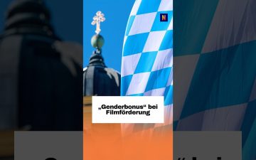 Genderbonus Filmförderung – Filmklappe vor bayerischer Kulisse als Symbol für den Genderbonus in der Filmförderung