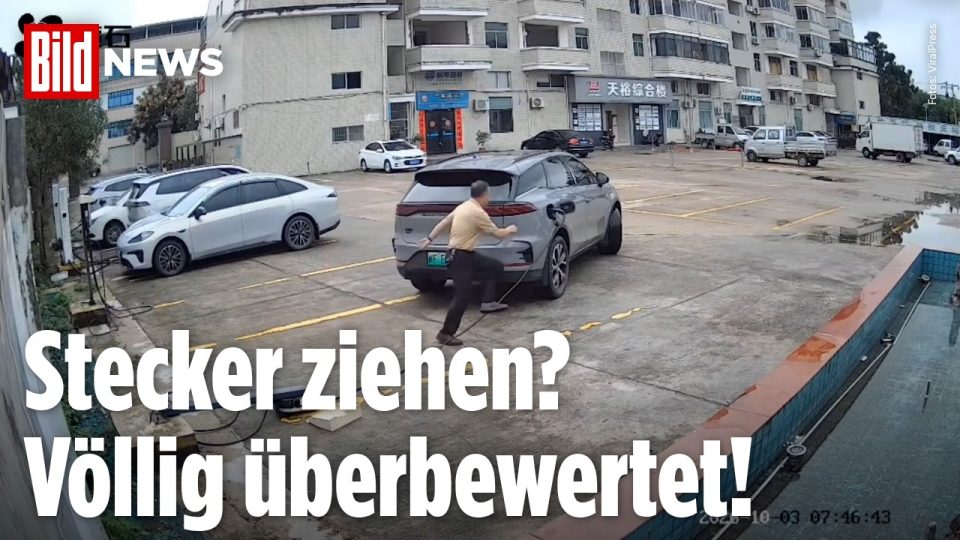 Ladesäule umgerissen – Umgerissene Ladesäule an einer Ladestation in China nach Vorfall mit E-Auto-Fahrer